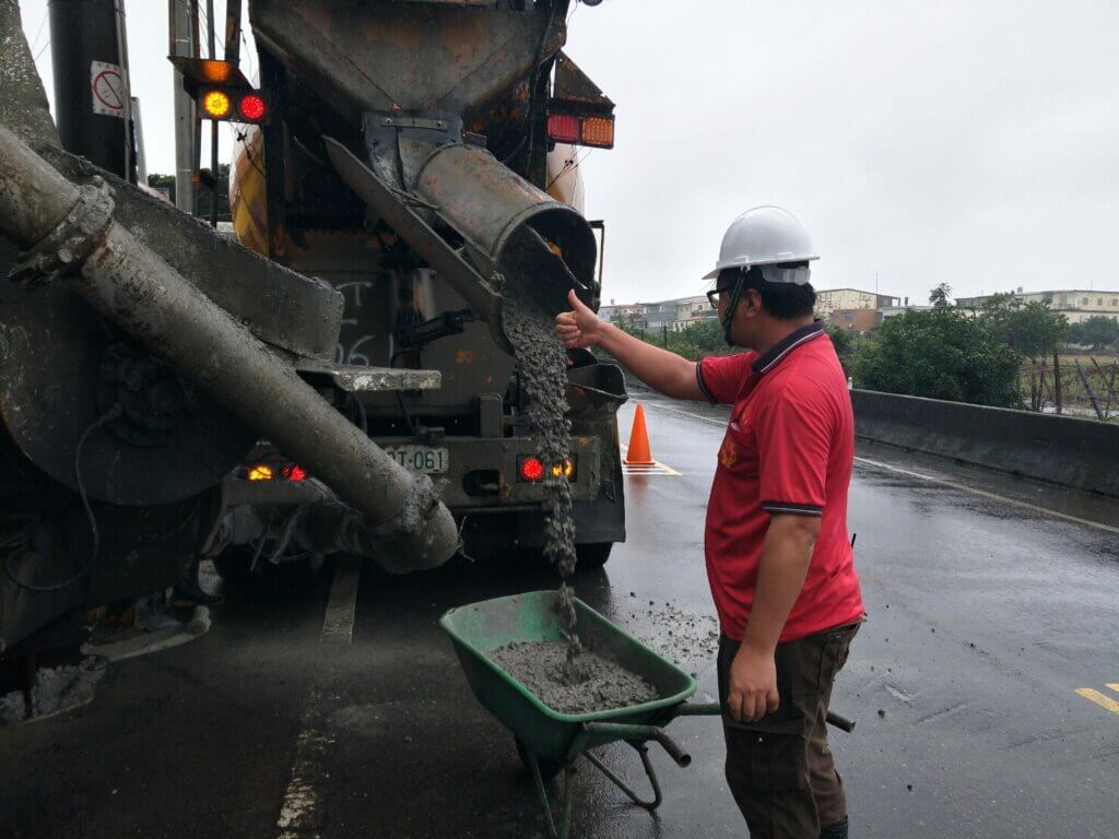 2020_11月21日_基礎版混凝土澆築、混凝土坍度、氯離子含量及試體製作 2