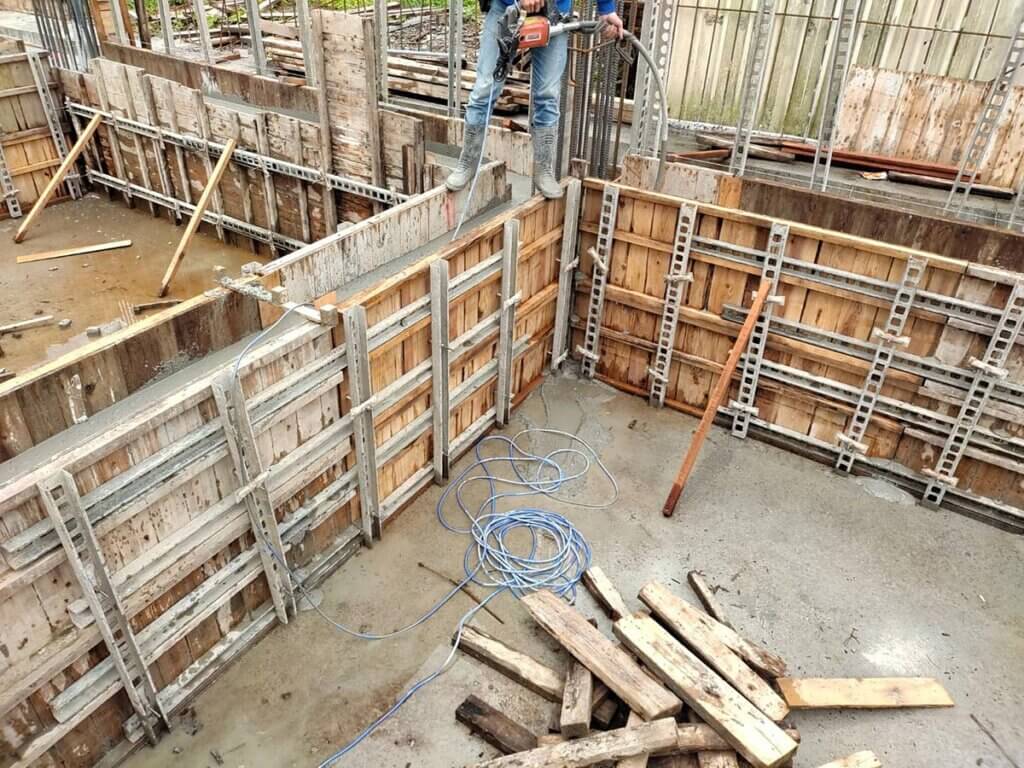 2020_11月27日_地樑混凝土澆築 2