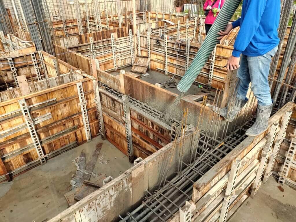 2020_11月27日_地樑混凝土澆築 4