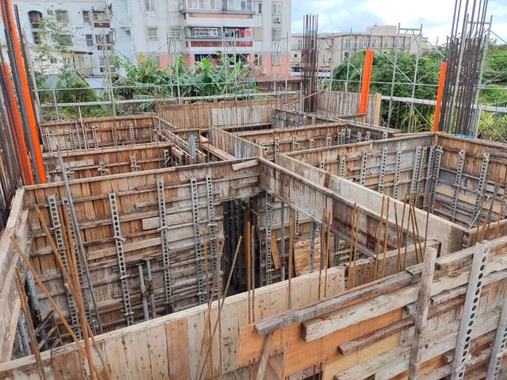 2021_01月25日_1F內牆及1F頂版模板組立 3