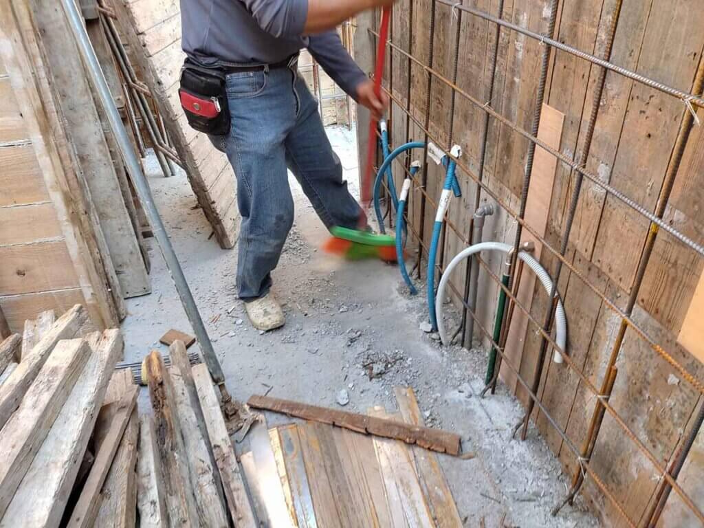 2021_02月22日_A_2F牆鋼筋綁紮及水電管線配置 2