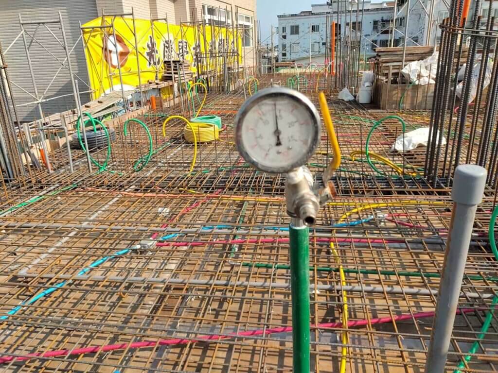 2021_03月12日_B_2F頂版冷熱水試壓及樓板清潔 2