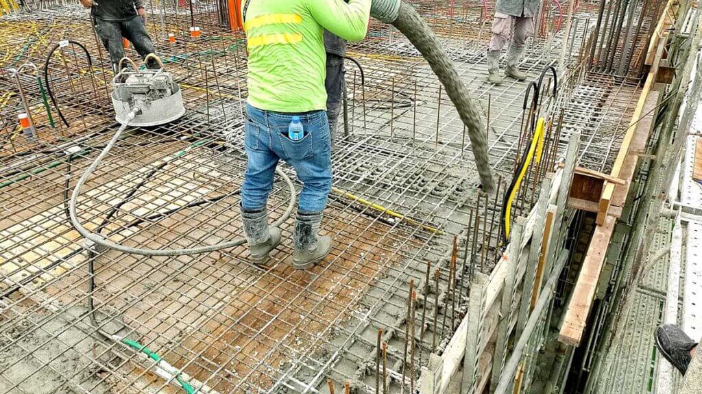 2021_03月13日_A_2F頂版混凝土澆築及地坪粉光刷毛 8