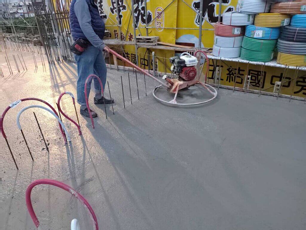 2021_03月13日_A_2F頂版混凝土澆築及地坪粉光刷毛 3