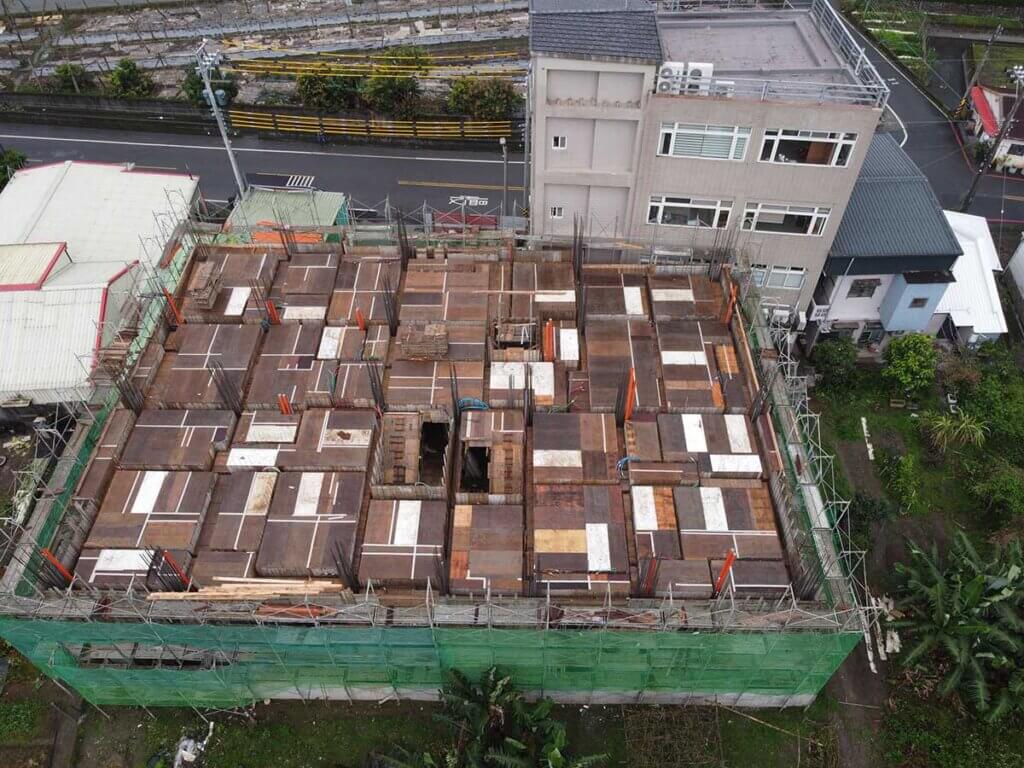 2021_03月09日_2F柱牆及2F頂版模板組立完成 1