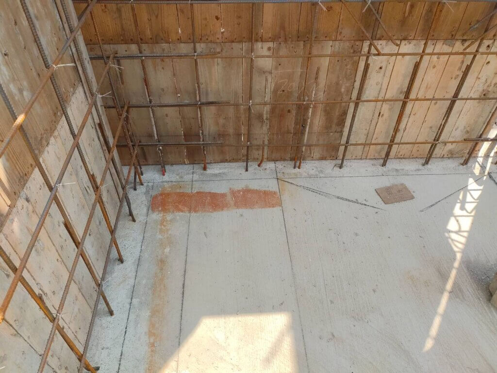 2021_03月31日_B_內牆模板組立前，牆面地坪清潔 3