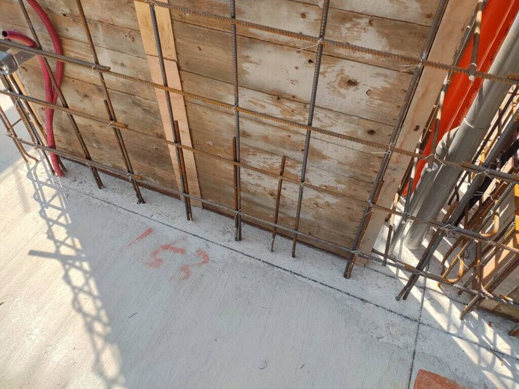 2021_03月31日_B_內牆模板組立前，牆面地坪清潔 1