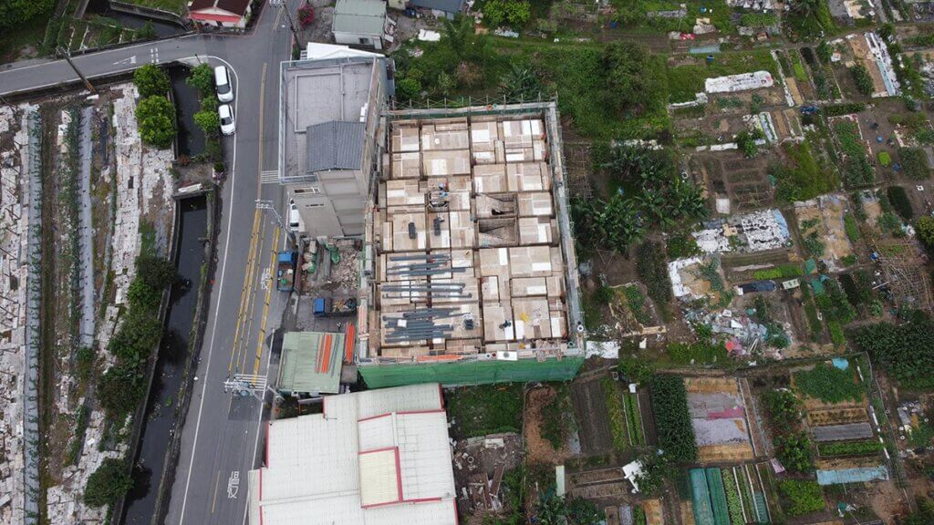 2021_04月09日_A_ 3F頂板模板組立完成與水電管線放樣施作完成_3F梁版鋼筋吊運完成 3