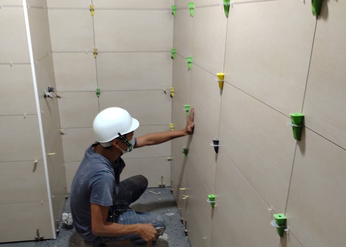 2021_07月10日_浴廁貼壁磚 1